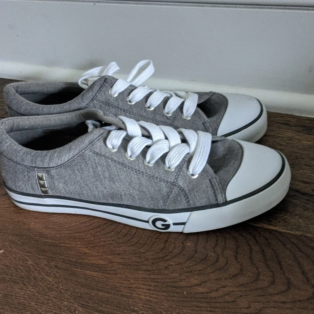 Guess women's size 8.5M sneakers - Picture 2 of 3